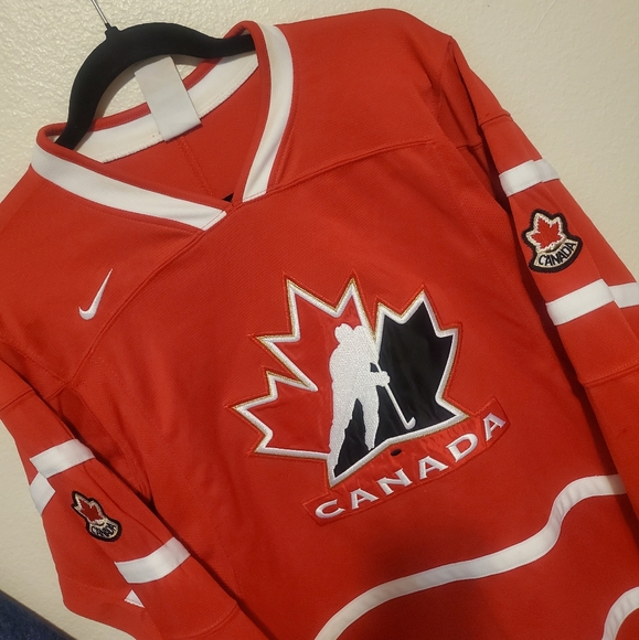 Team Canada Youth Olympic Nike Hockey Jersey - Picture 8 of 16